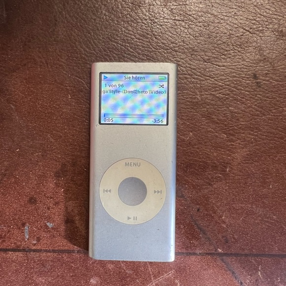 iPod 2gb - Picture 2 of 2